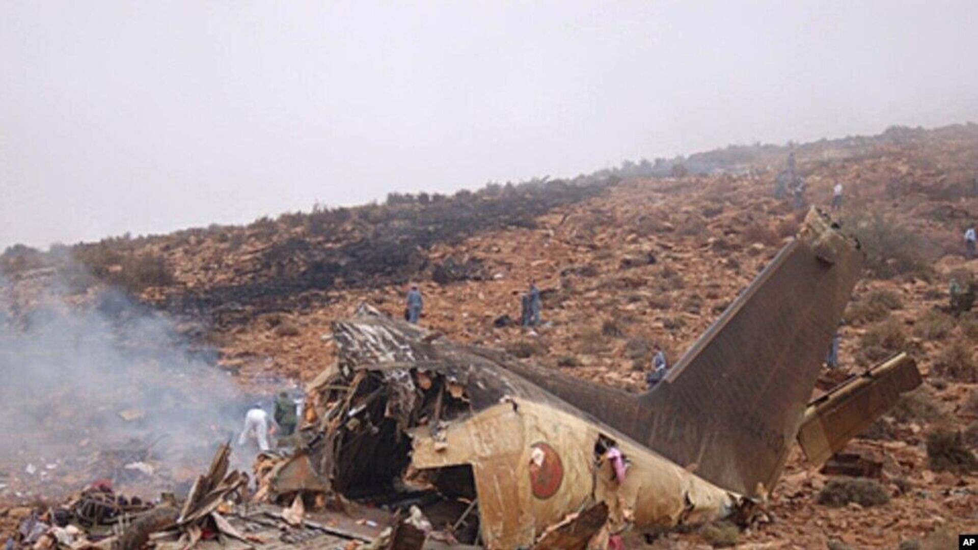 Müslüman ülkede uçak düştü: Can kayıpları var!