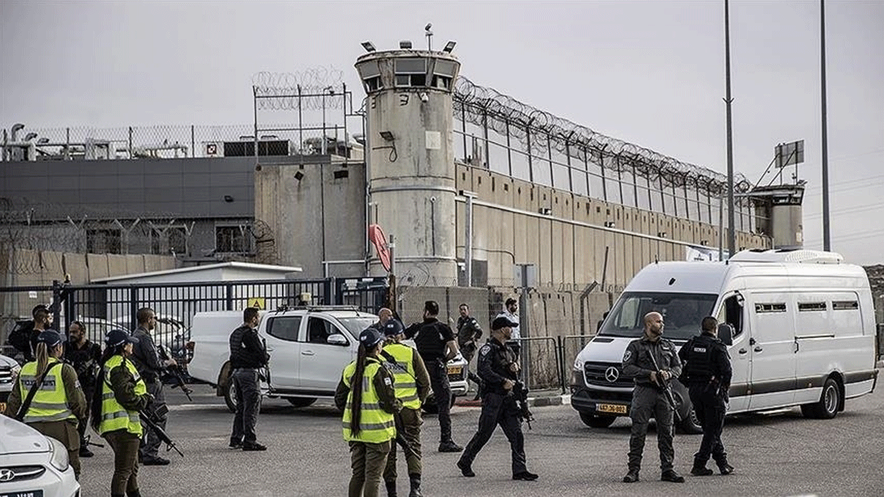 Müslümanlar bayrama buruk girdi