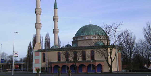 Hollanda'da camiye saldırı!