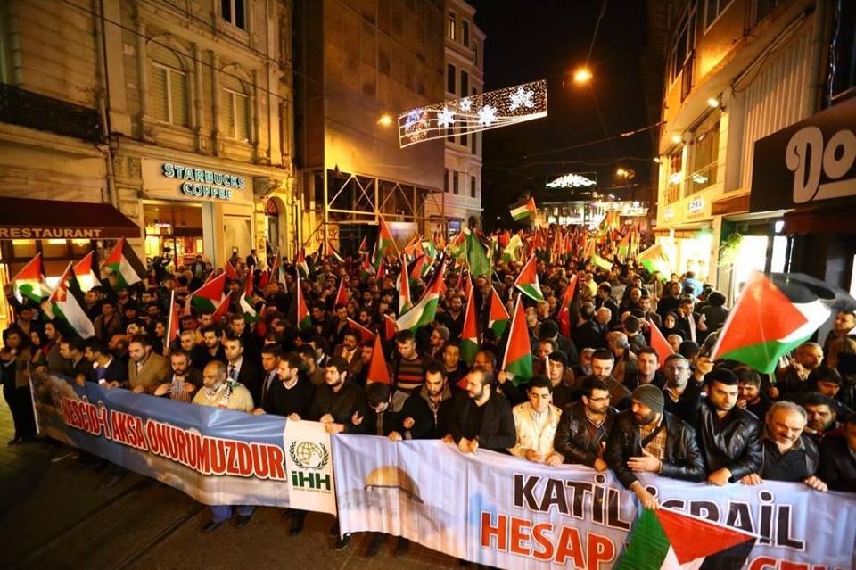 Müslümanlar Taksim'i tekbirlerle inletti!