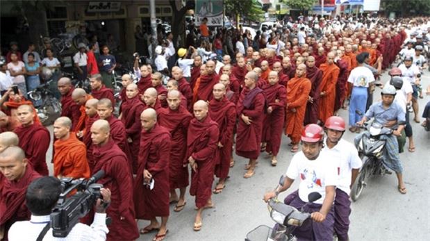 Müslümanlar yarı vatandaş sayılıyor!