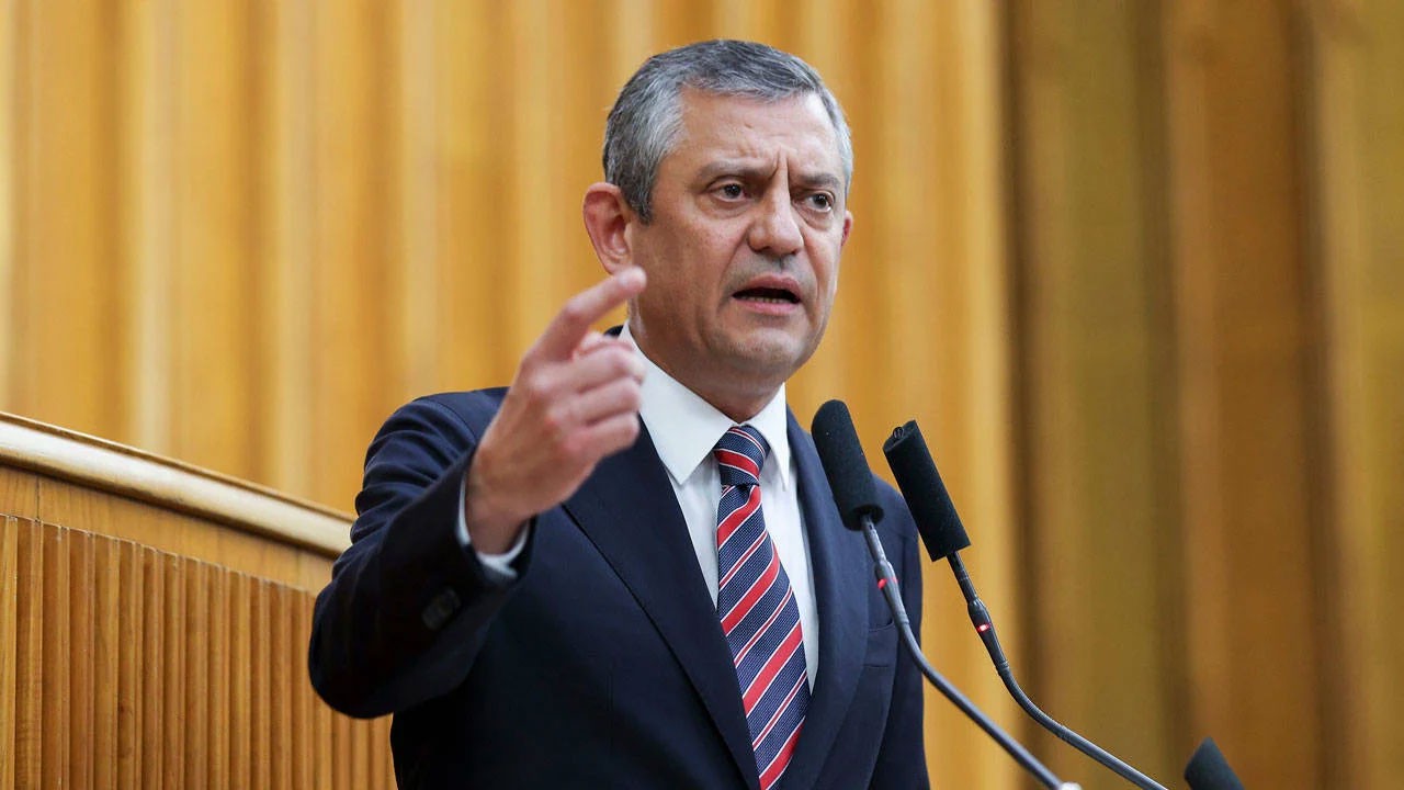 Müslümanlara iftirayı alışkanlık haline getiren Özel’den kirli manipülasyon! Yalancının 'Baba'sını yuhalasınlar mı?