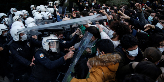 Müslümanları fişleyen provokatörlerden ‘onlar da bizimle’ palavrası!