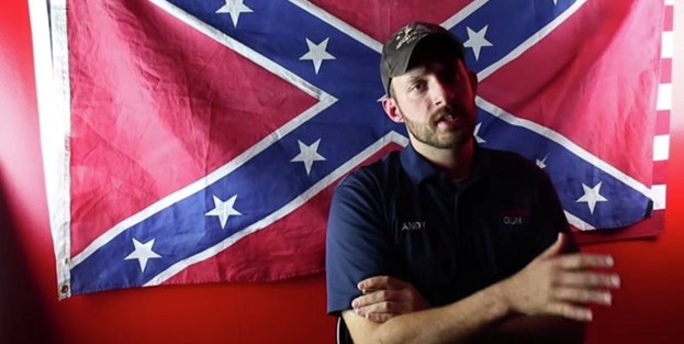 Müslümanların dükkanına girmesini yasakladı!