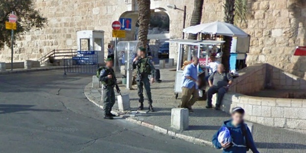 Müslümanların kanına dokunan görüntüler! Tabelalara dikkat