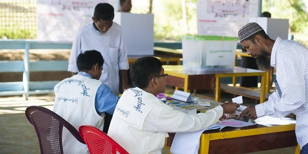 Müslümanların oy kullanması yasak!
