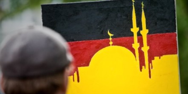 Müslümanların tepkisini çeken kanunu Almanya da koyacak