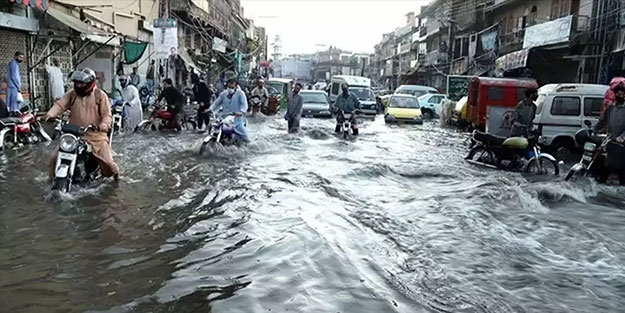 Muson yağmurları nedeniyle 13 kişi öldü