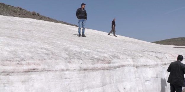 Bu fotoğraf bugün çekildi! Kar kalınlığı 3 metre