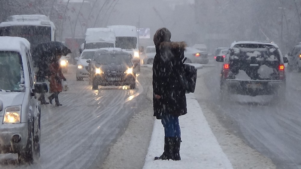 Muş’ta 56 köy yolu ulaşıma kapandı 