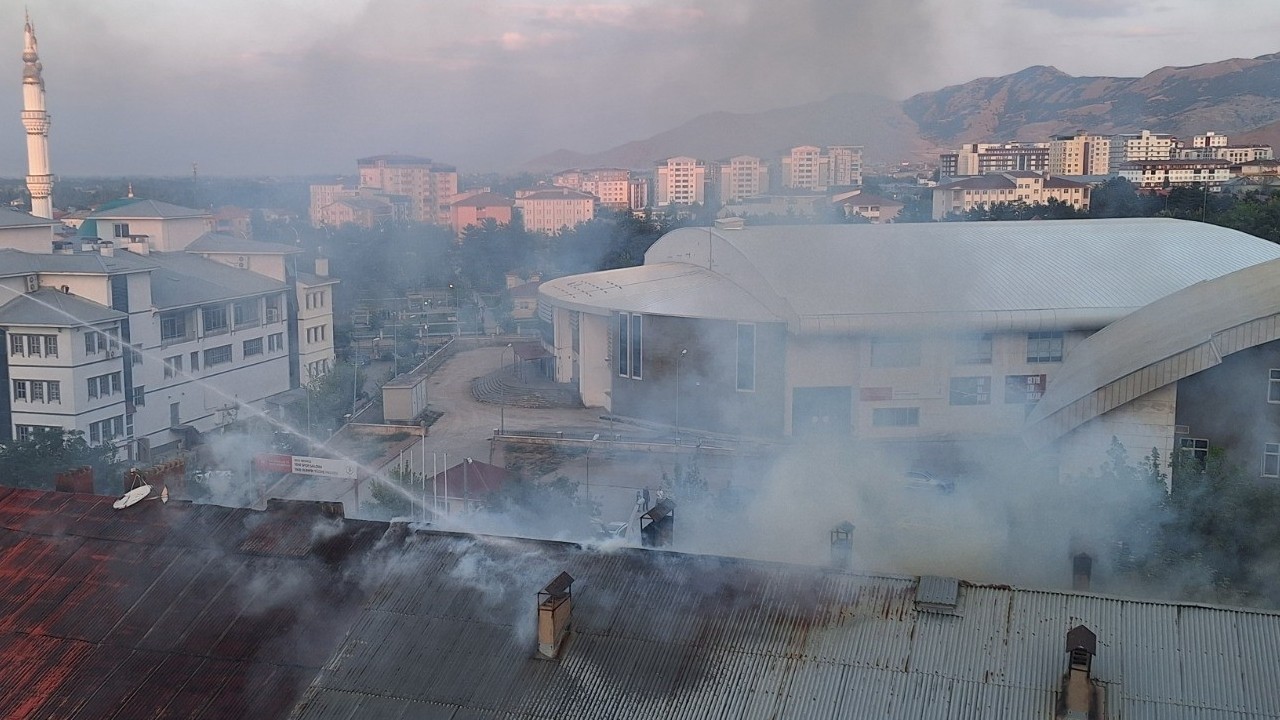 Muş’ta Çatı Yangını Paniğe Neden Oldu