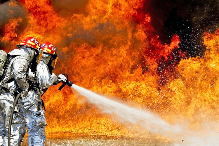 Muş’ta doğal gaz dönüşüm çalışması sırasında yangın: 6 katlı apartmanda mahsur kaldılar