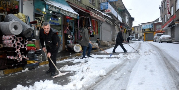 Muş'ta etkili kar yağışı