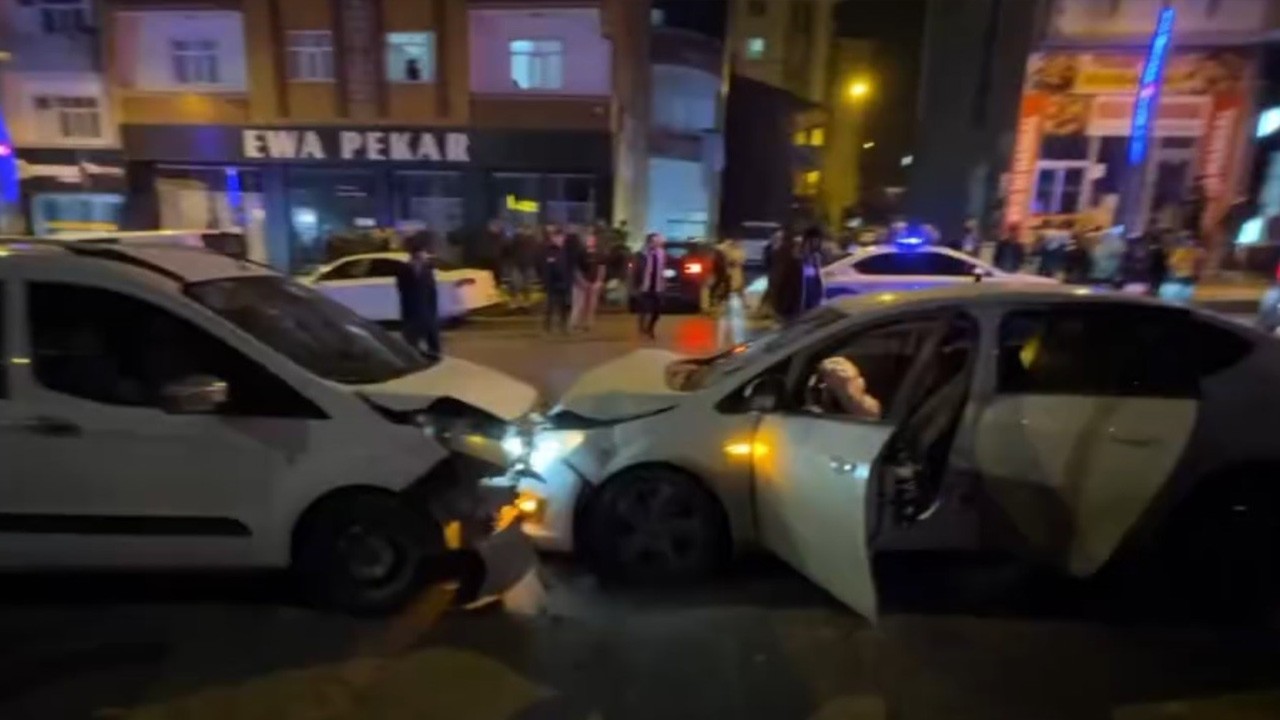 Muş’ta iki otomobil çarpıştı: 7 yaralı