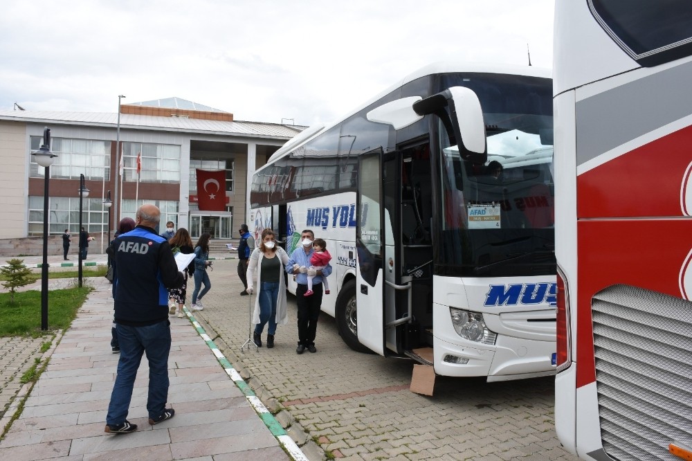 Muş’ta karantinadaki 175 vatandaş memleketlerine uğurlandı 