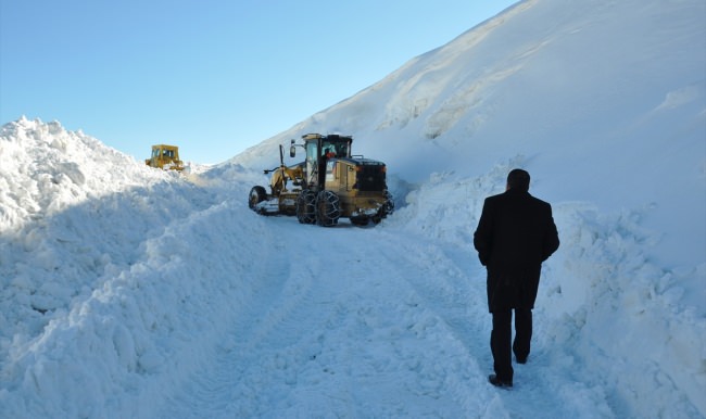Muş'ta karla mücadele çalışmaları