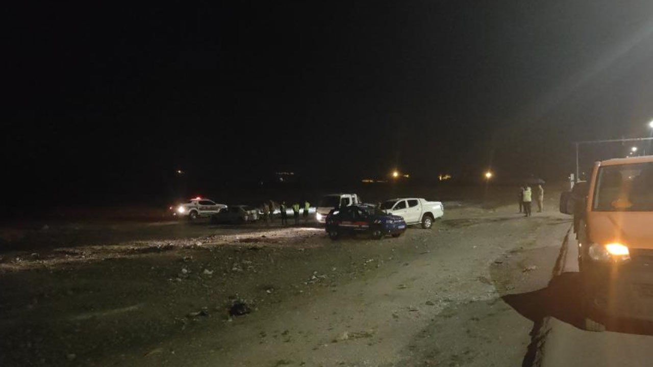 Muş’ta otomobil takla atarak tarlaya uçtu