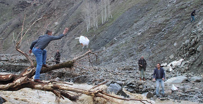 Muş'ta sağanak hayatı felç etti