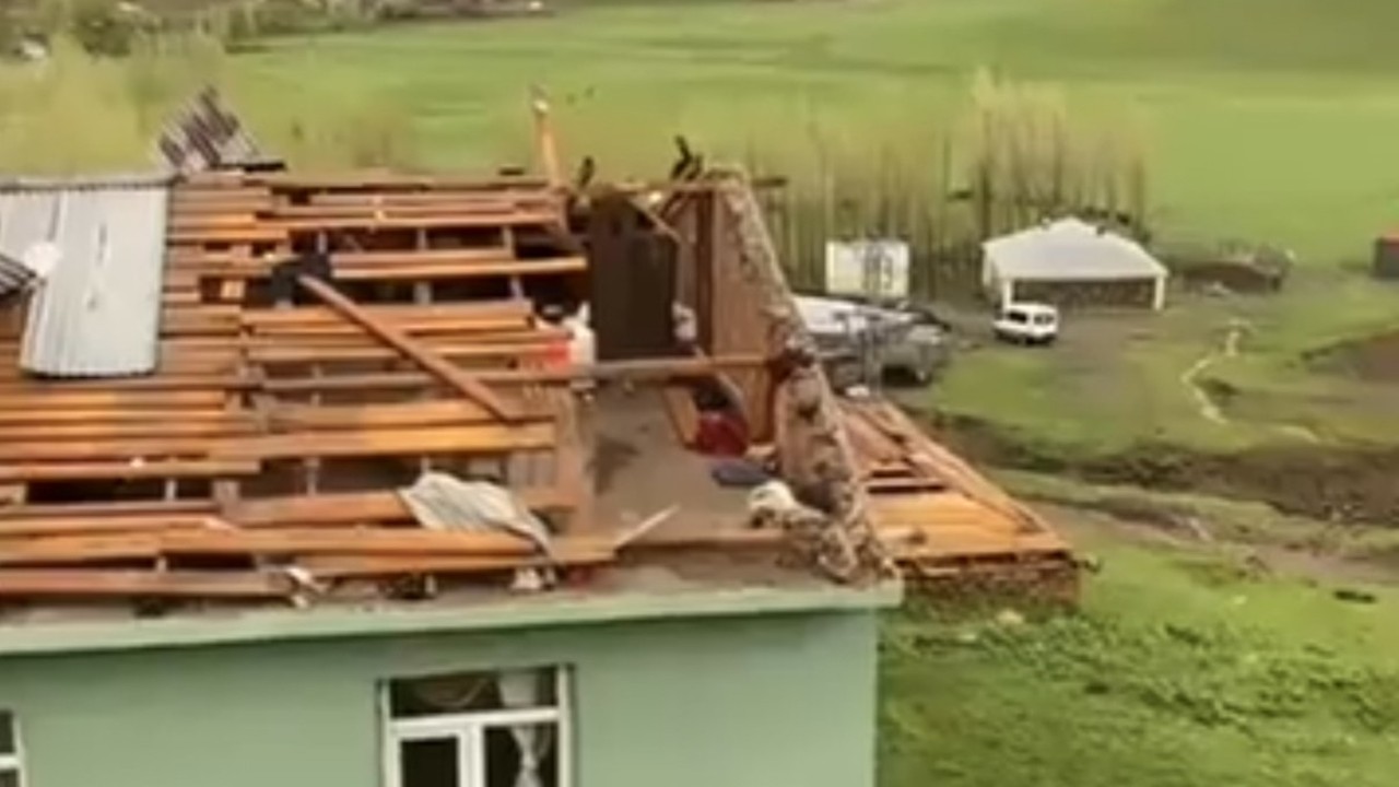 Muş’ta şiddetli fırtına etkili oldu