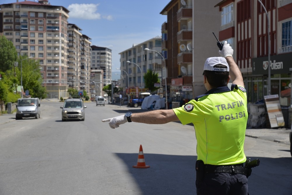 Muş’ta sokağa çıkma kısıtlamasıyla polis denetime başladı 