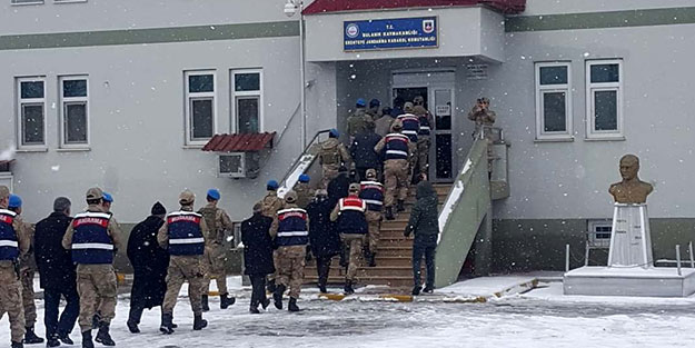 Terör örgütüne ağır darbe! 15 şüpheli paket