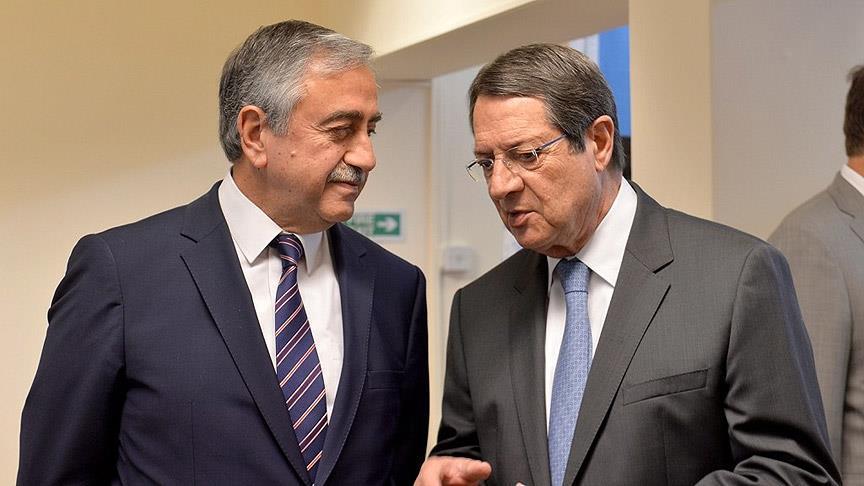 Mustafa Akıncı ve Anastasiadis ara bölgede bir araya geldi