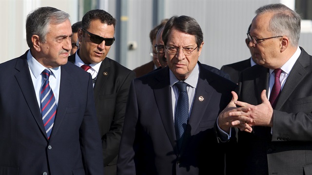 Mustafa Akıncı ve Anastasiadis 'ara bölge'de görüştü