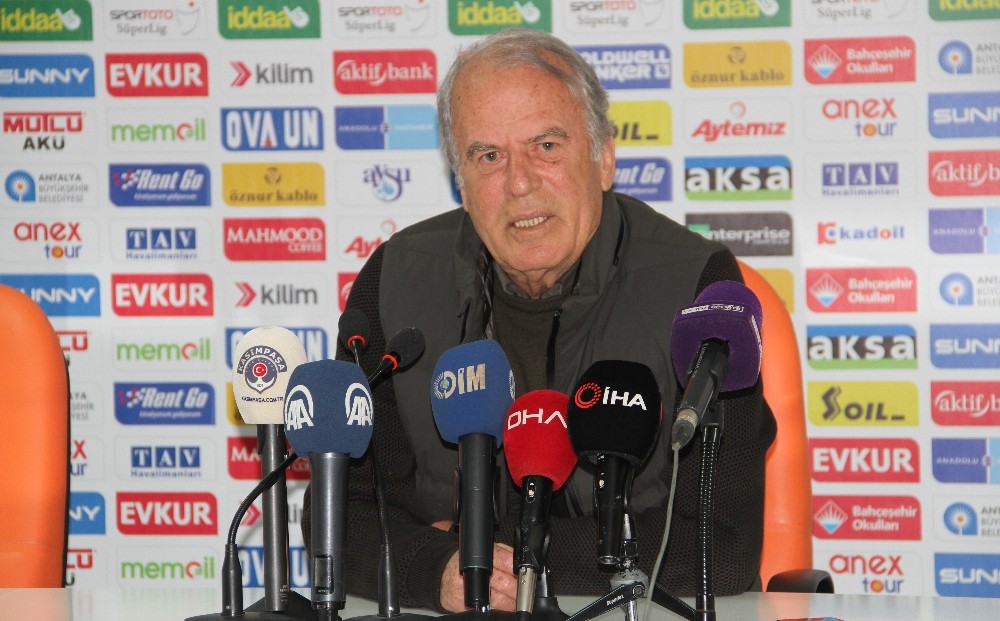 Mustafa Denizli: ”Maçla ilgili fazla söyleyecek şeyimiz yok” 