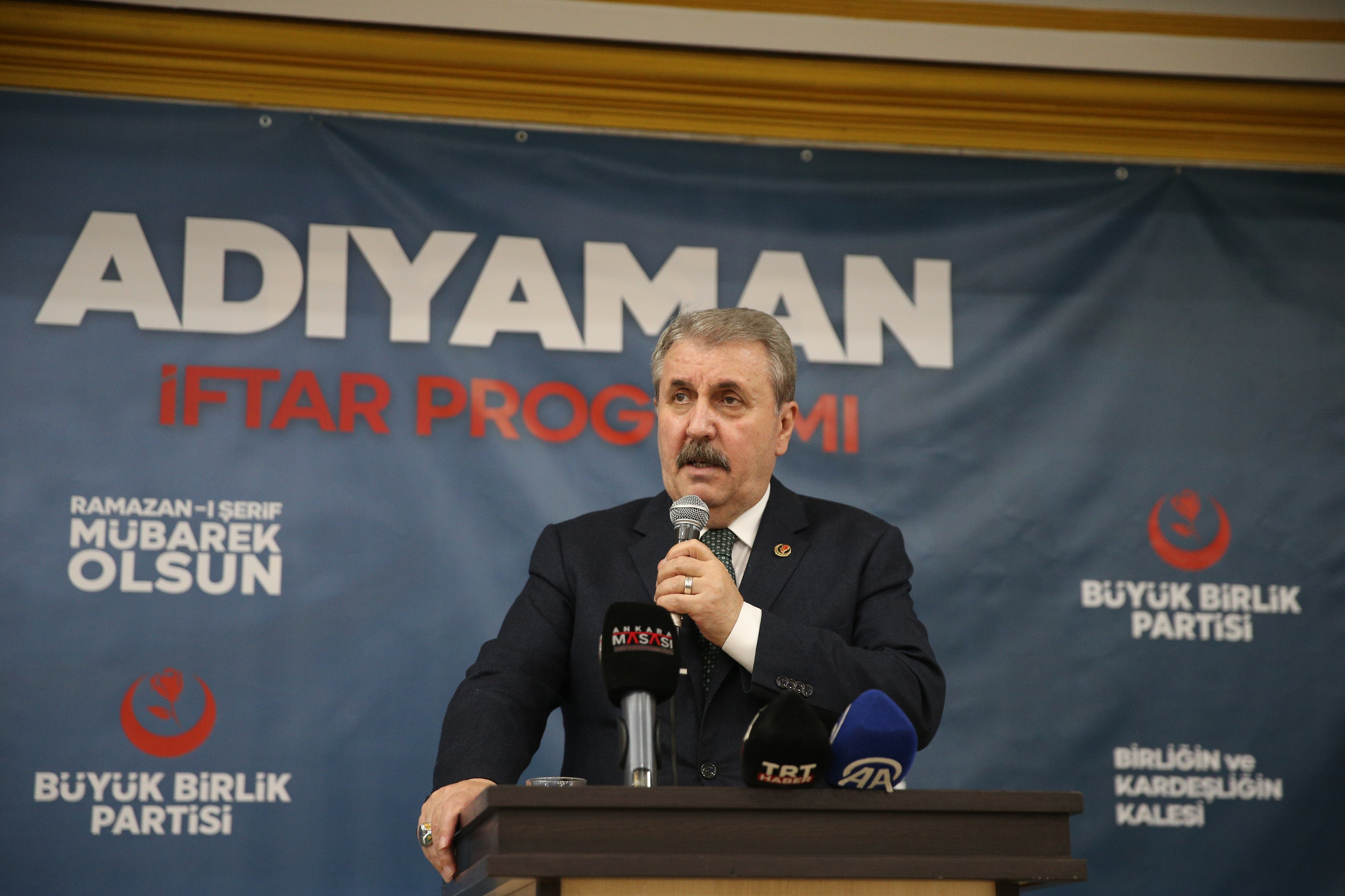 Mustafa Destici’den çarpıcı açıklama: ‘Öcalan gelsin kongreyi toplasın’ diyorlar, yine işi yokuşa sürüyorlar