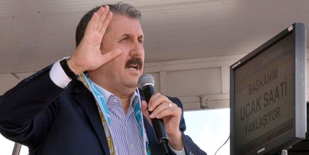 Mustafa Destici'ye prompterdan 'uçak saati' uyarısı