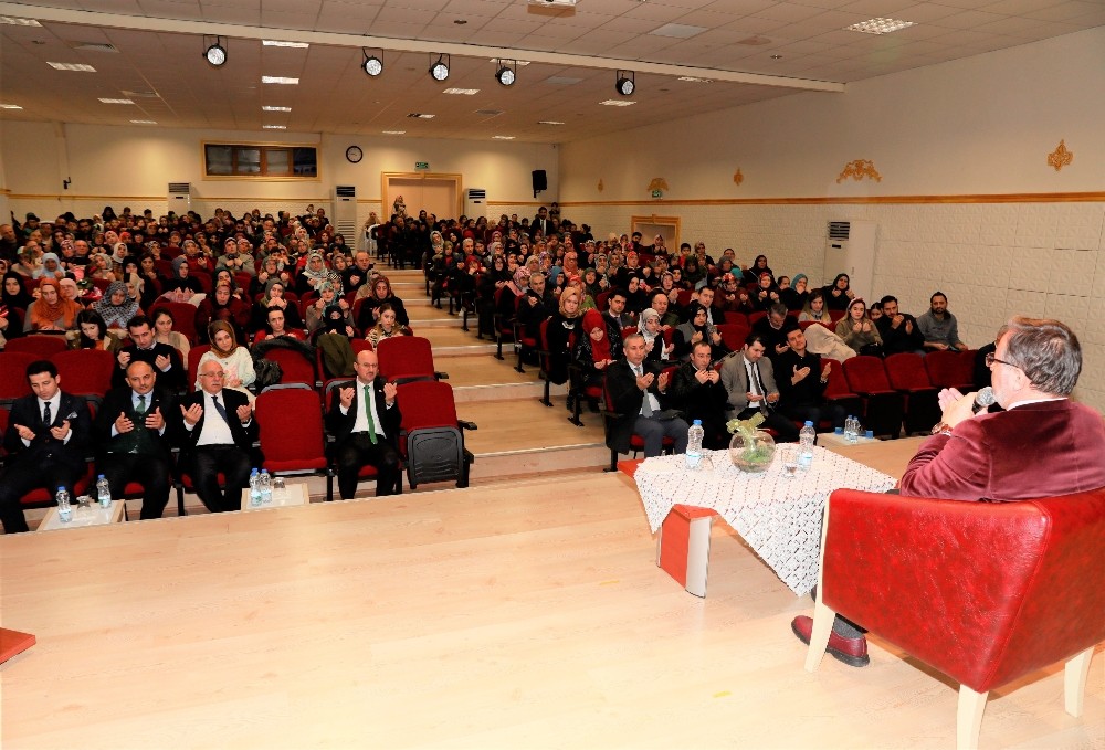 Mustafa Karataş’tan ‘dini değerler’ konferansı 