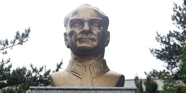 Mustafa Kemal heykeline saldıran bakın kim çıktı