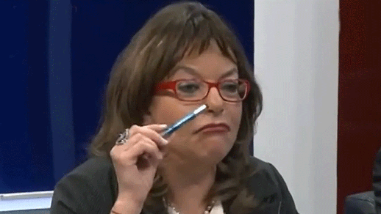 Mustafa Kemal’e tapıyor, ezanla dalga geçiyor! Mine Kırıkkanat’tan Diyanet’e akılalmaz iftira!