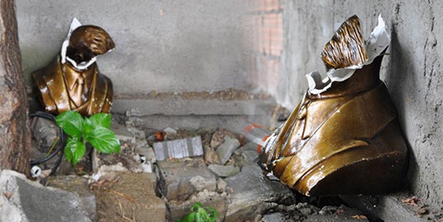 Mustafa Kemal büstü yerle bir oldu