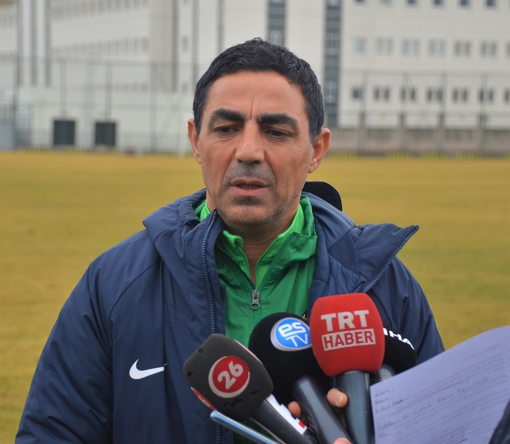 Mustafa Özer: “Eskişehirspor’un geleceğini kurtaracak bir jenerasyon yakaladık” 