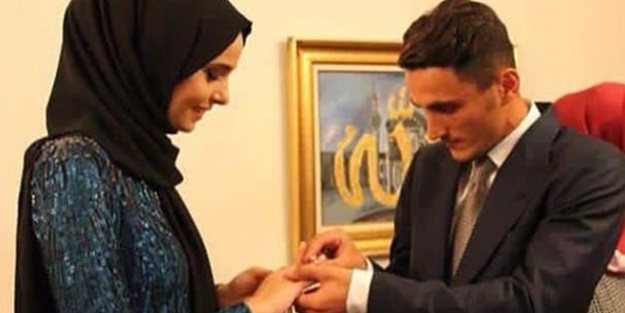 Mustafa Pektemek nişanlandı