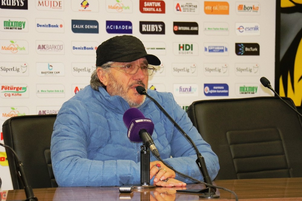 Mustafa Reşit Akçay: 
