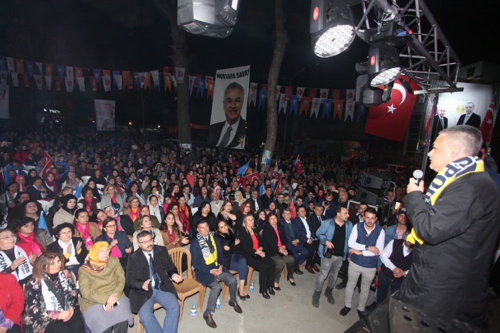 Mustafa Savaş ve Ümmet Akın, Umurlu’da 54 yeni üyeye rozet taktı 