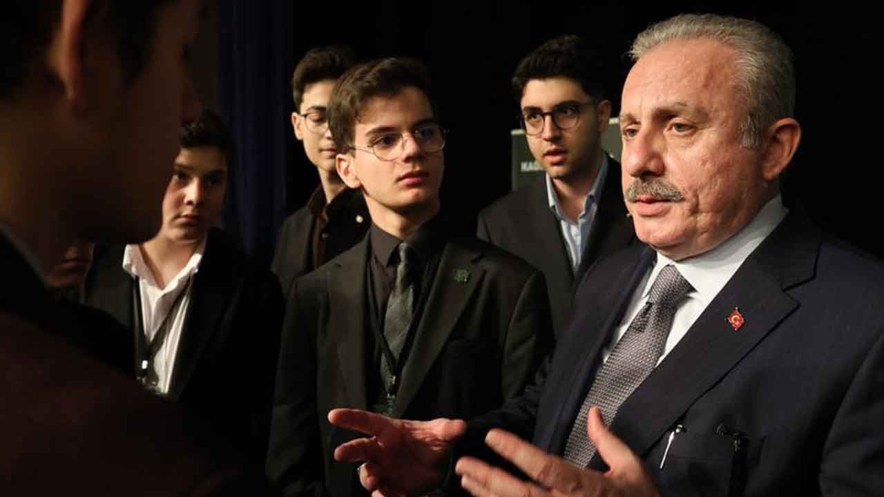 Mustafa Şentop, öğrencilerle bir araya geldi