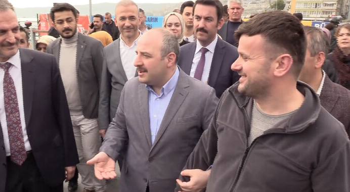 Mustafa Varank, Gemlik'e Togg çalışanıyla karşılaştı: İtalyan değil Gemlikliymiş