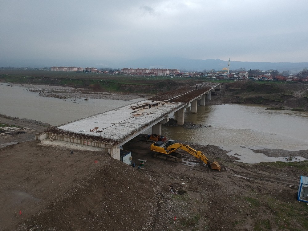 Mustafakemalpaşa 3. köprüde sona yaklaşıldı 