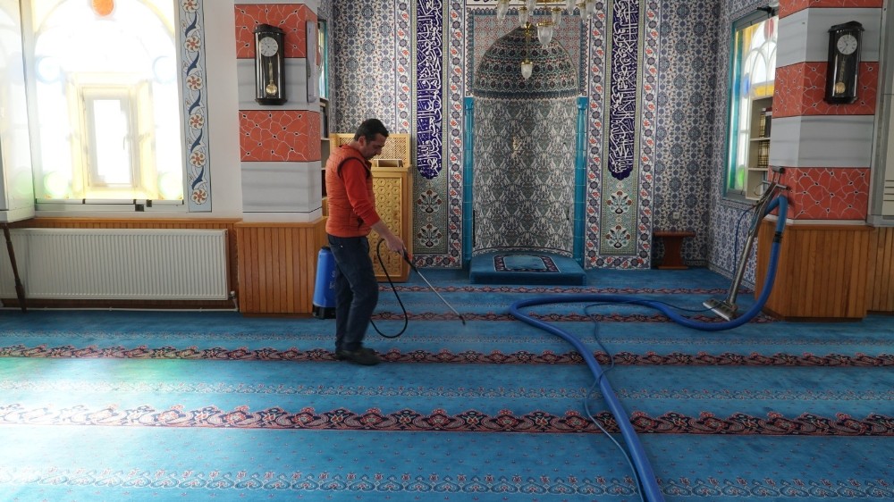 Mustafakemalpaşa camilerinde temizlik seferberliği 