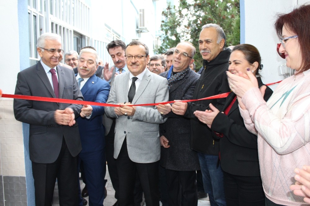 Mustafakemalpaşa Meslek Yüksekokulu’nda gıda laboratuarı açıldı 