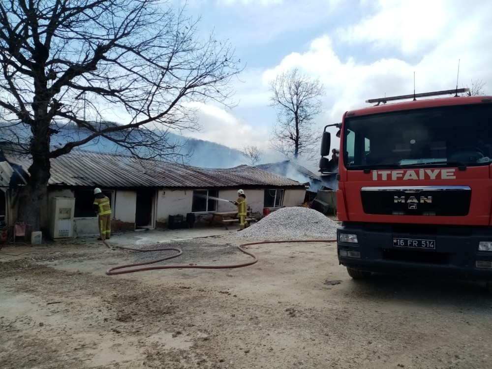 Mustafakemalpaşa’da mermer ocağında yangın çıktı 