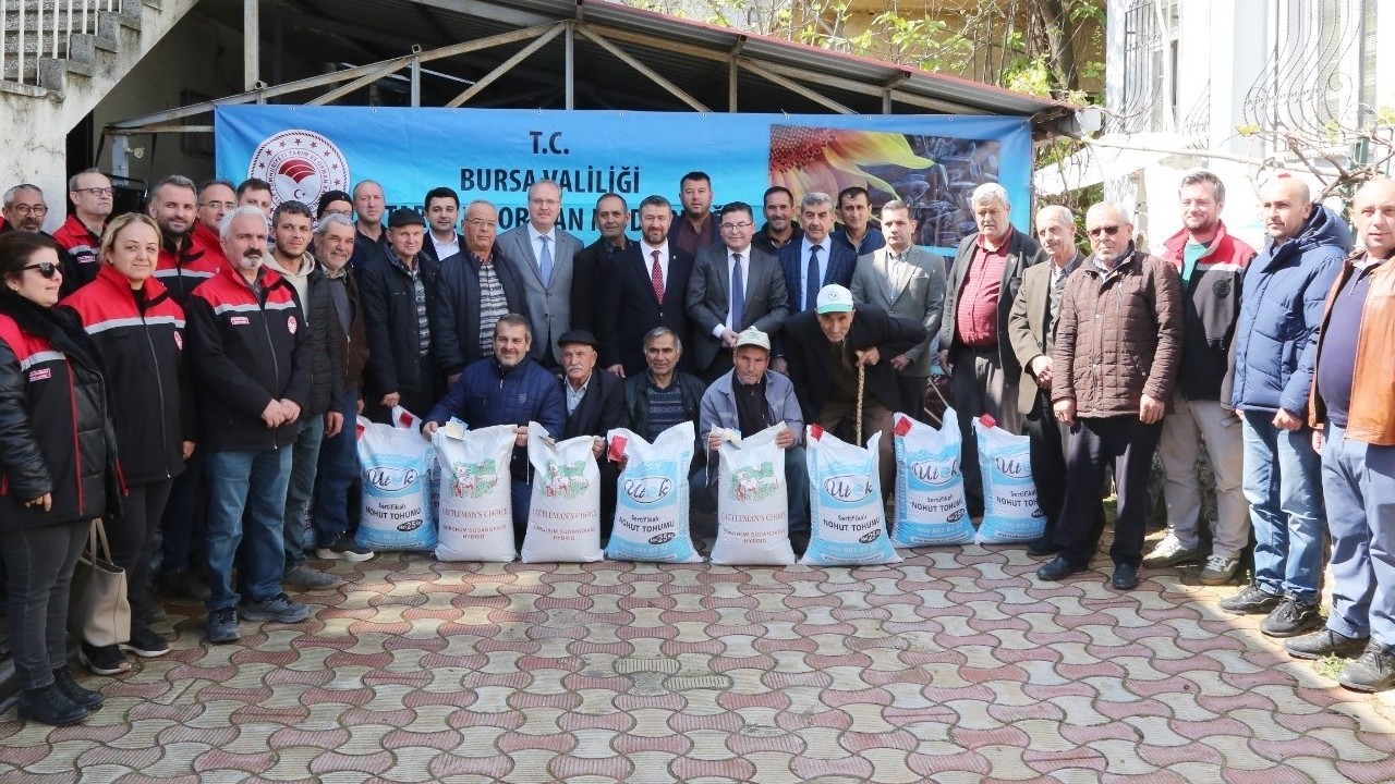 Mustafakemalpaşa’da üreticiye yüzde 75 hibe destekli tohum dağıtıldı