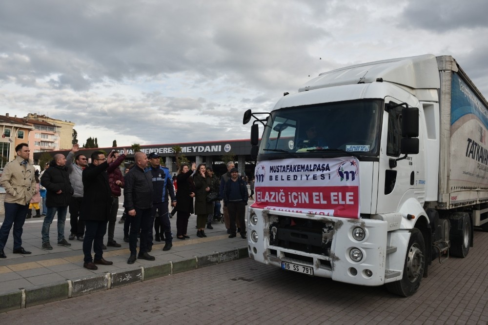 Mustafkemalpaşa’dan Elazığ’a yardım tırı yola çıktı 