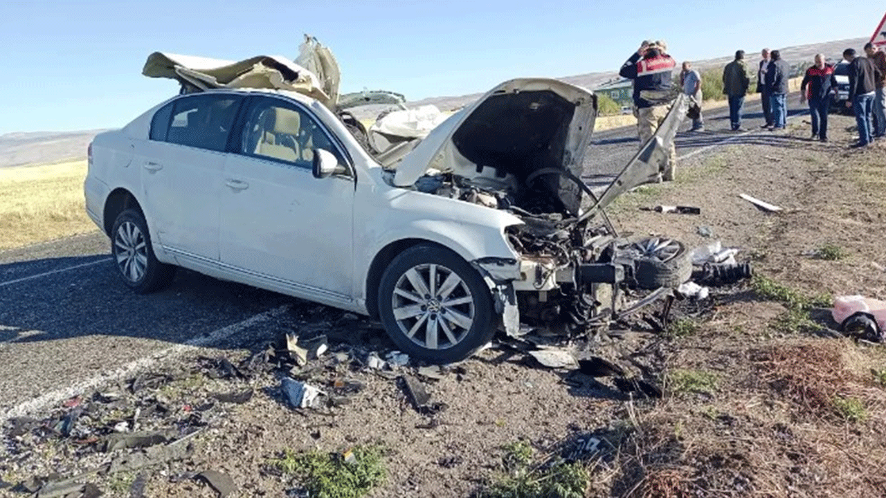 Muş'ta feci kaza: 1 ölü,2 yaralı!