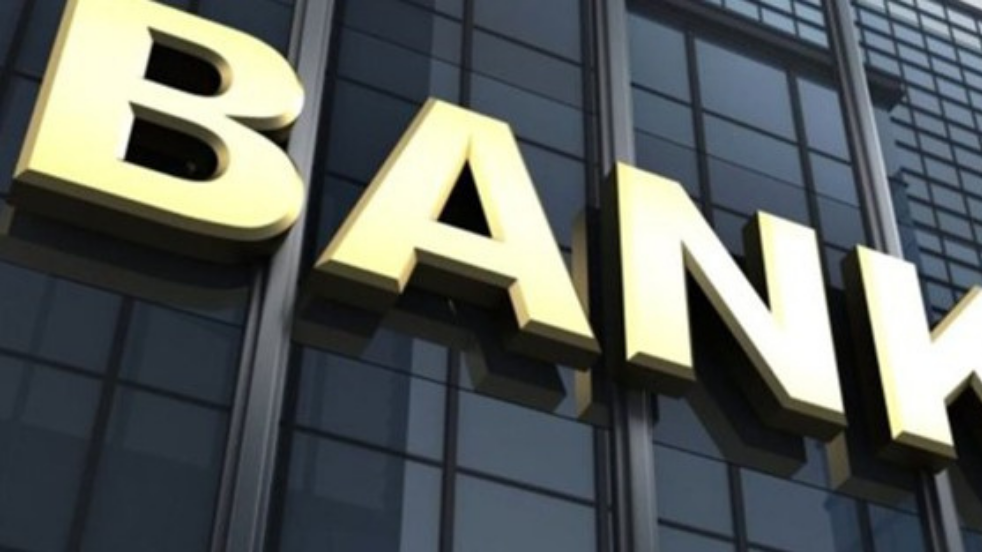 Müşteriler apar topar paralarını çekmeye başladı! Dev banka için iflas alarmı