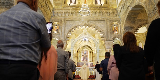 Musul'da DAEŞ'in tahrip ettiği tarihi kilise, 8 yıl aradan sonra yeniden açıldı