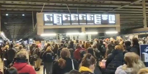Mutasyon haberinin ardından Londralılar şehri terk etmeye başladı